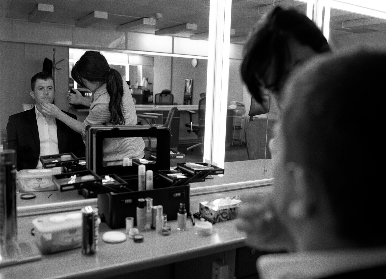 Zdjęcie 3 make Up przed występem - Fotoreportaż Kabaret Neonówka